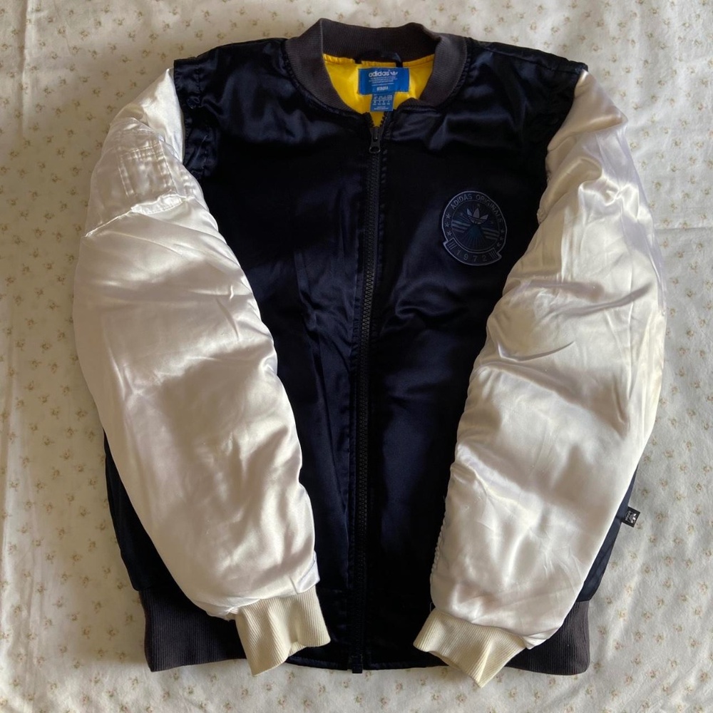 Adidas bomber jacket with detachable sleeves